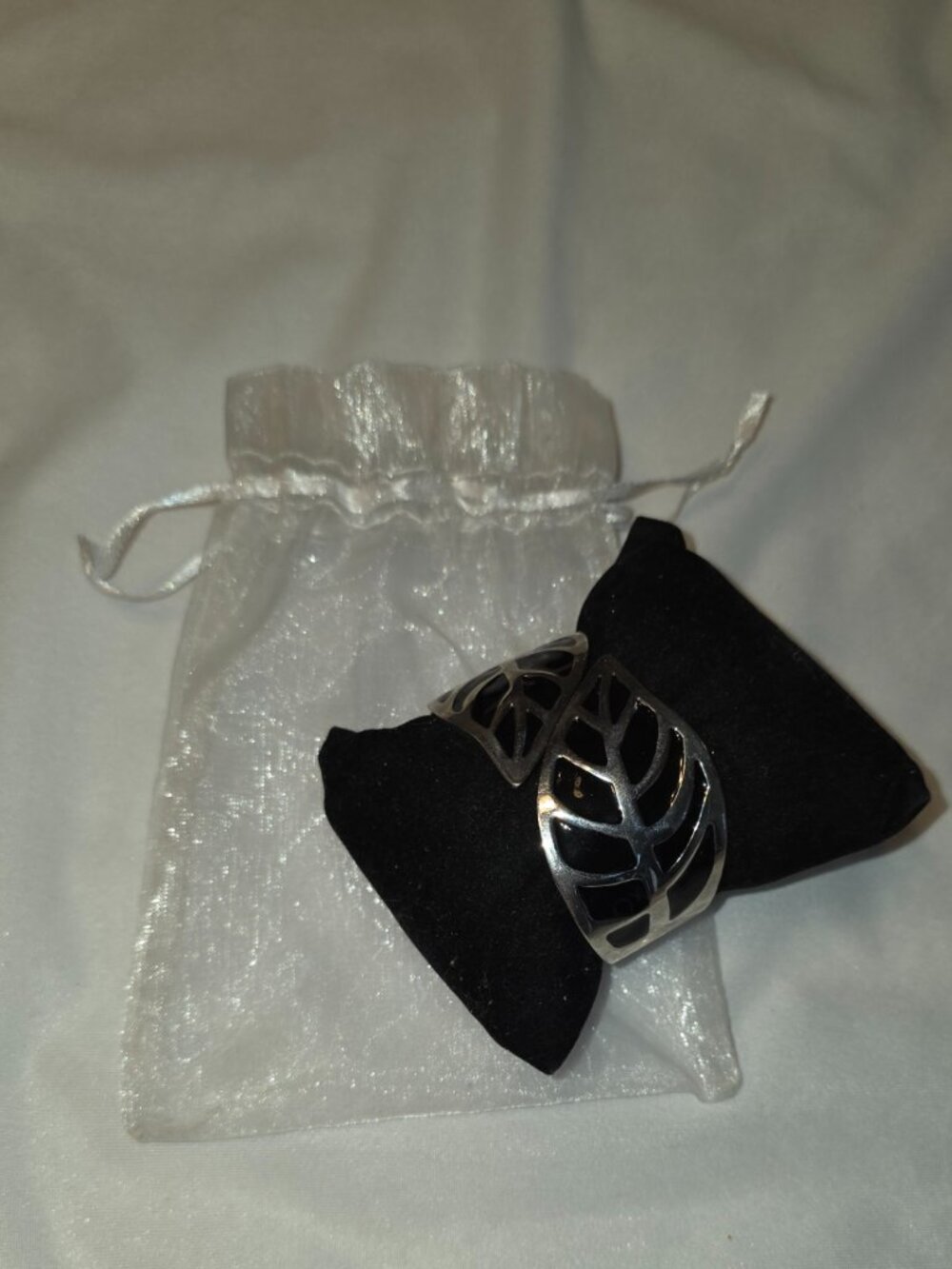 Cuff Bracelet Silver Toned Black Leaf Design Botanical Accessory Earthy Garden - Picture 11 of 11
